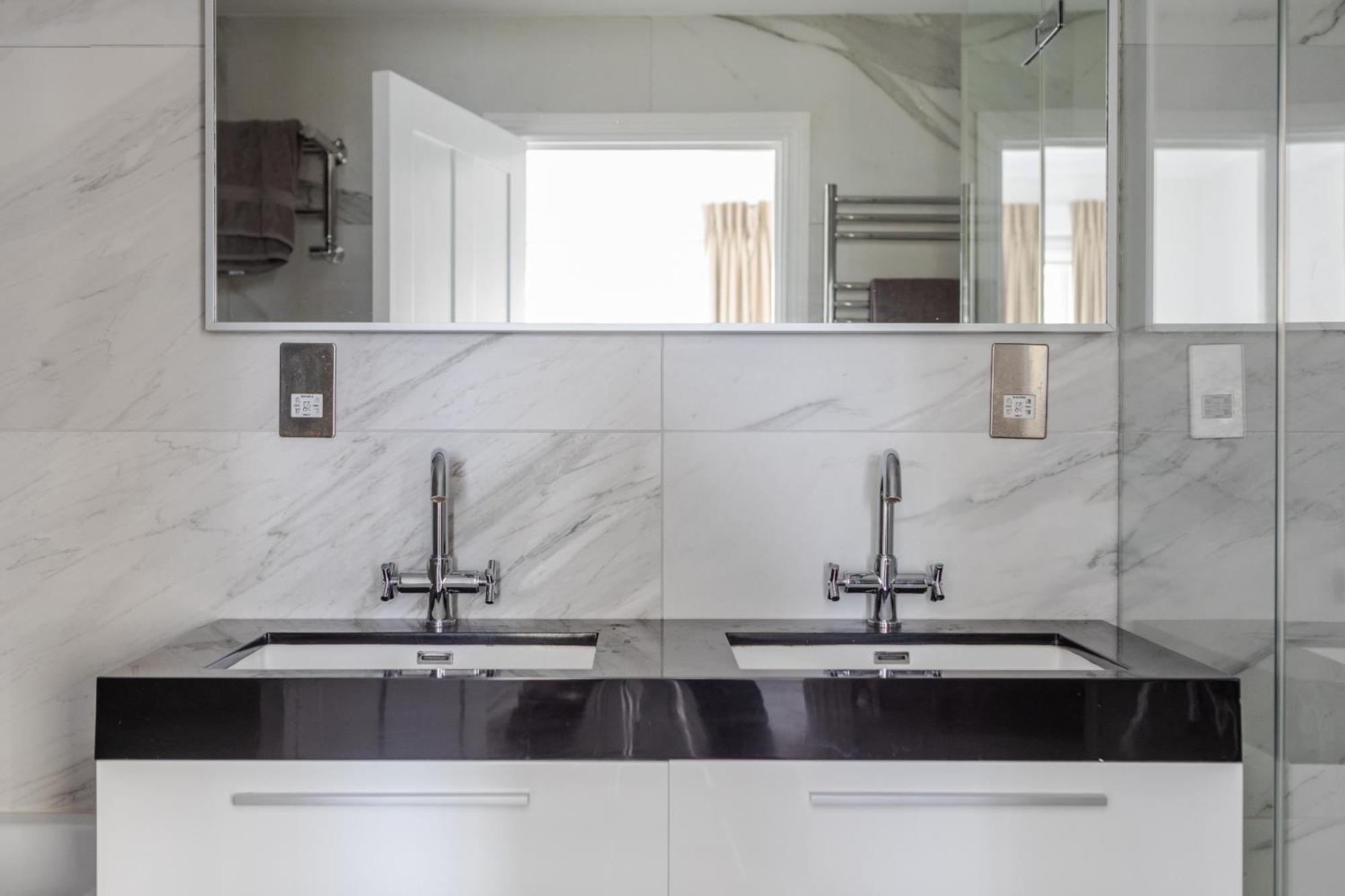 Number 53 - Stunning Maisonette With Parking In Kensington & Chelsea Londra Dış mekan fotoğraf