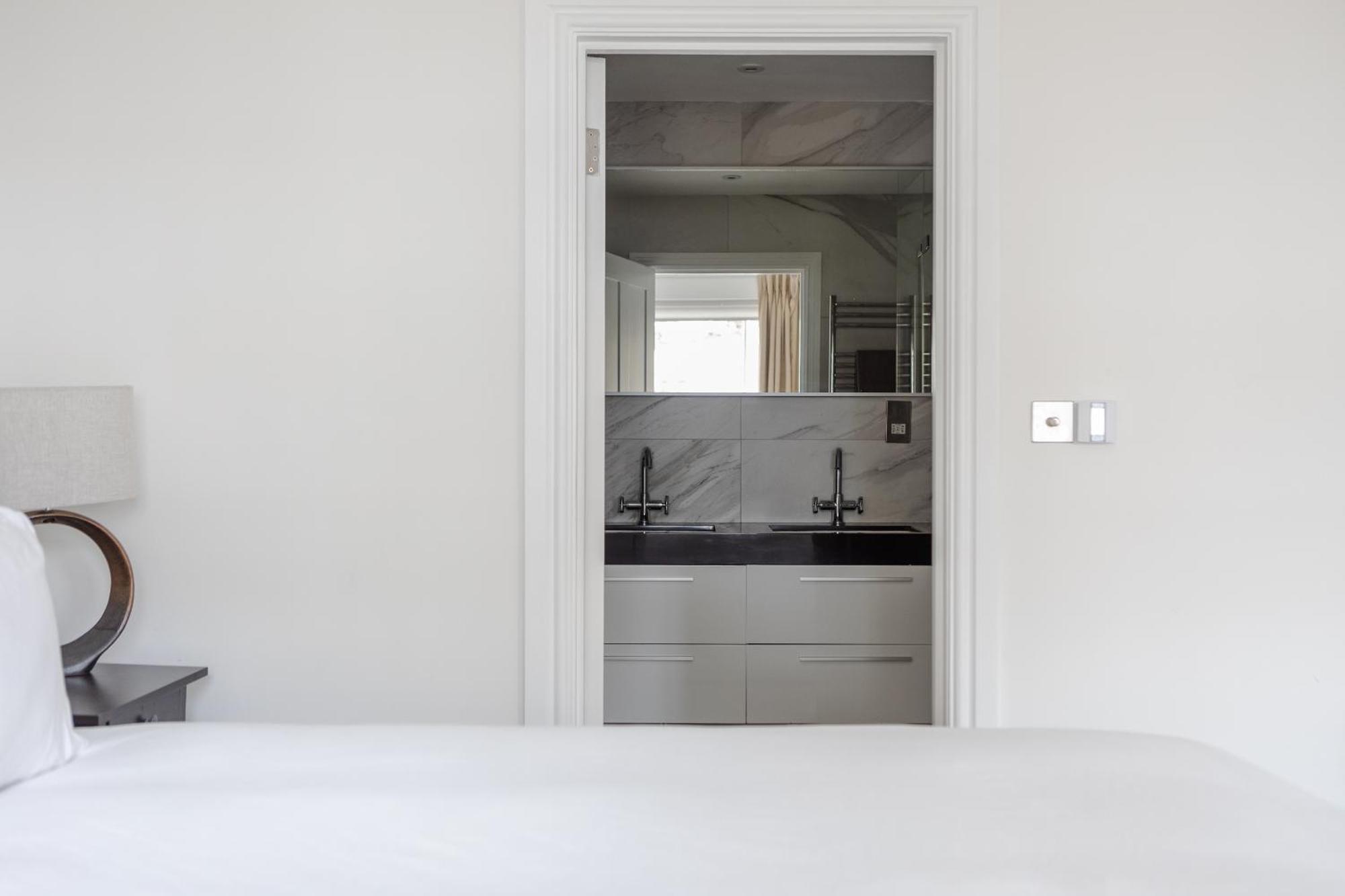 Number 53 - Stunning Maisonette With Parking In Kensington & Chelsea Londra Dış mekan fotoğraf